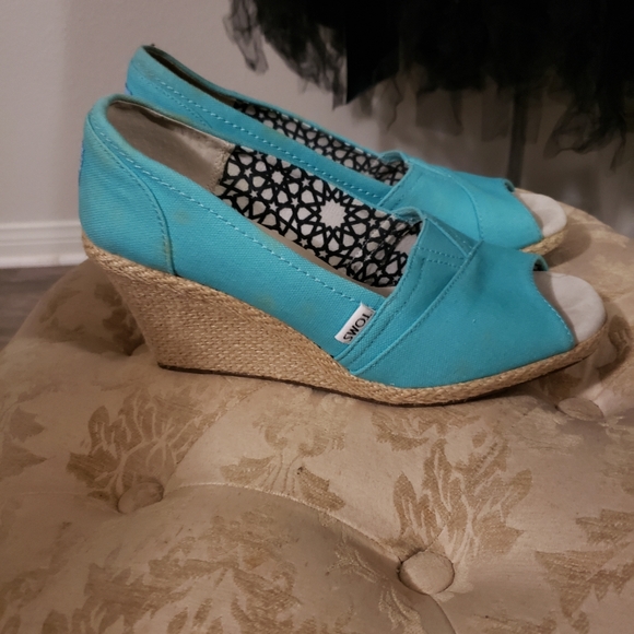 Shoes - Picture 2 of 3